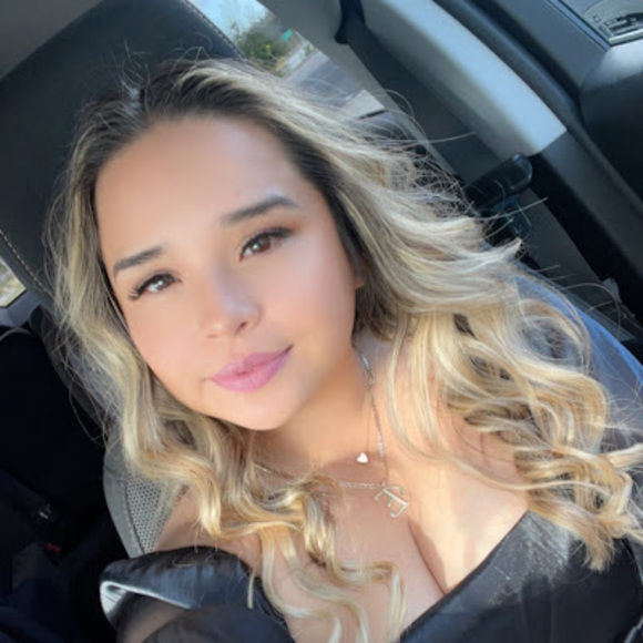 Meet your Posher, Evelyn - Picture 1 of 1